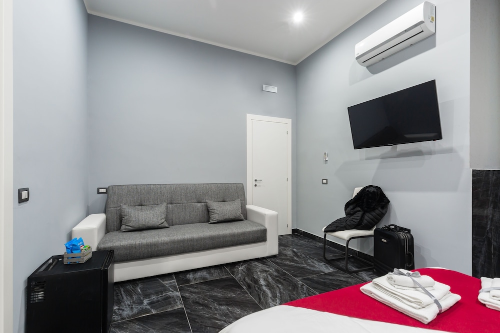 Hotel Bella Napoli Suites