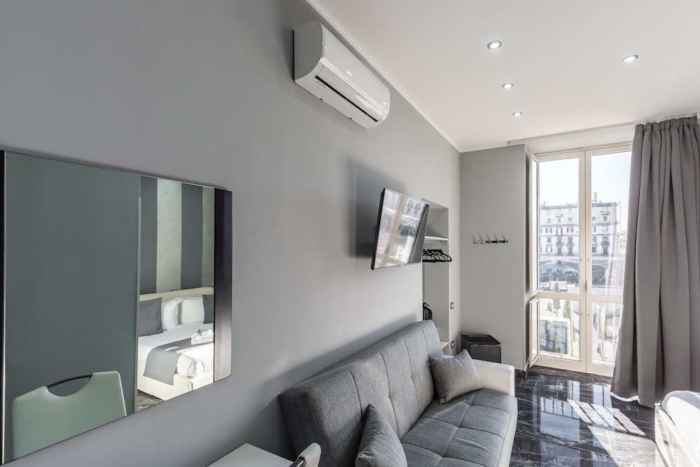 Hotel Bella Napoli Suites