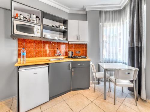 Kleopatra Coral Apart