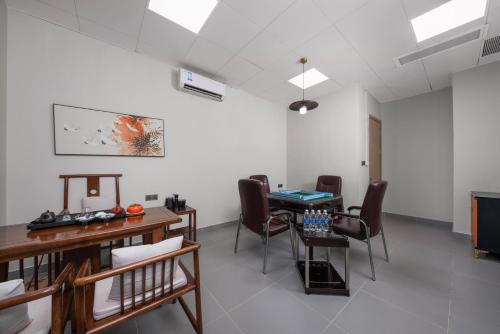 Holiday Inn Express Shenzhen Longhua