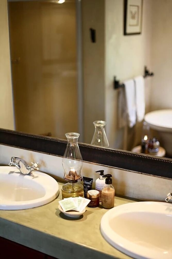 Ivory Wilderness River Rock Lodge