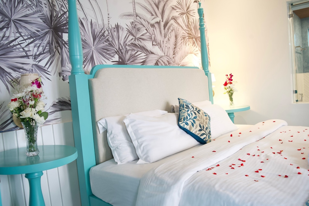 Larios Beach Holidays