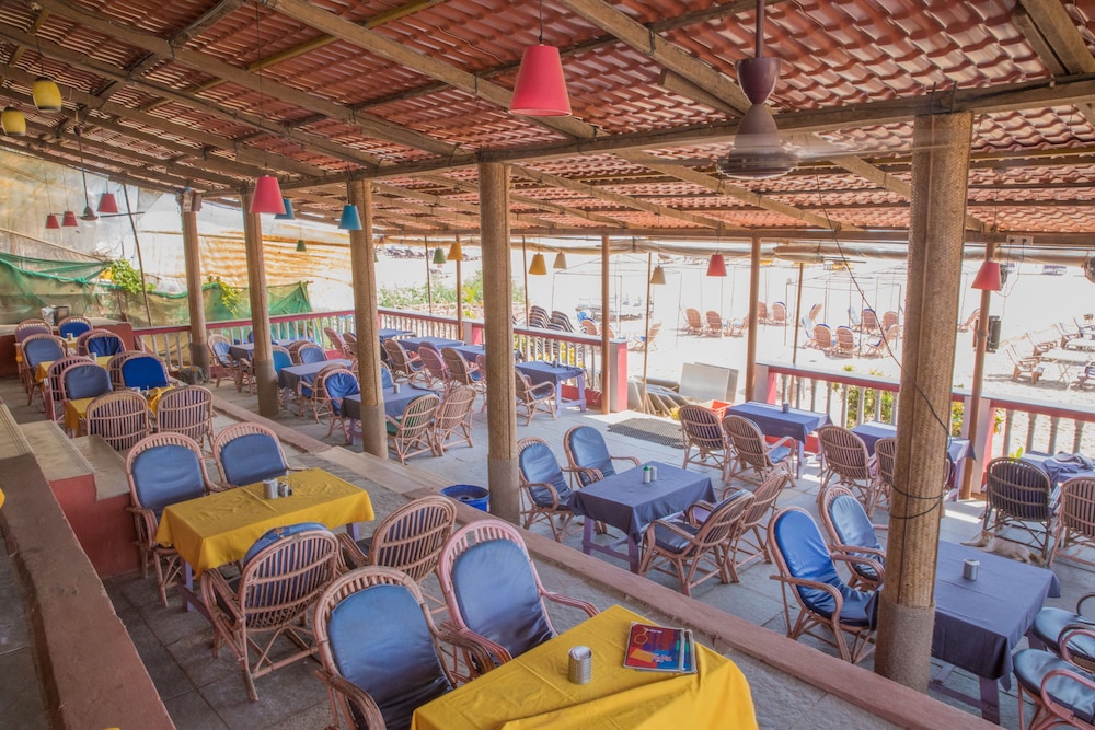 Larios Beach Holidays