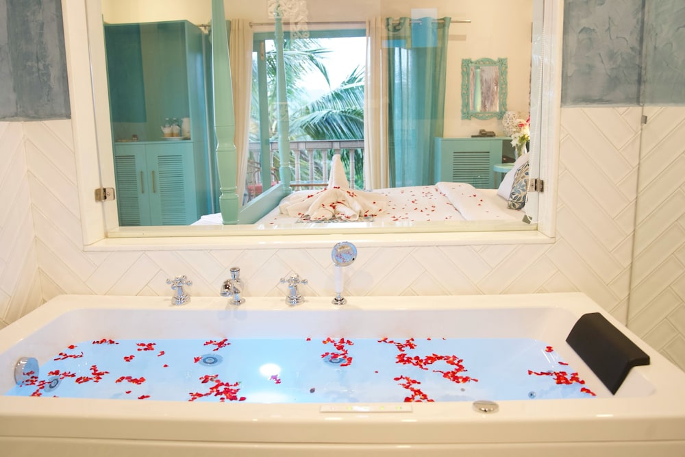 Larios Beach Holidays