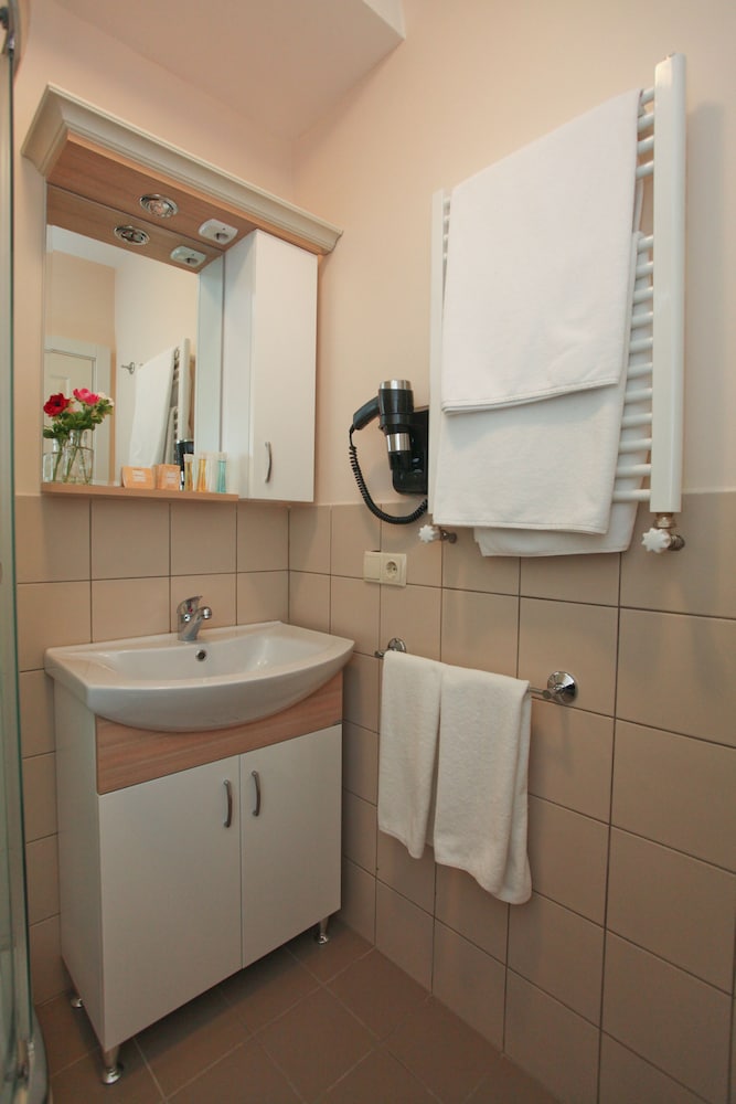 Three Apples Suites and Hotel