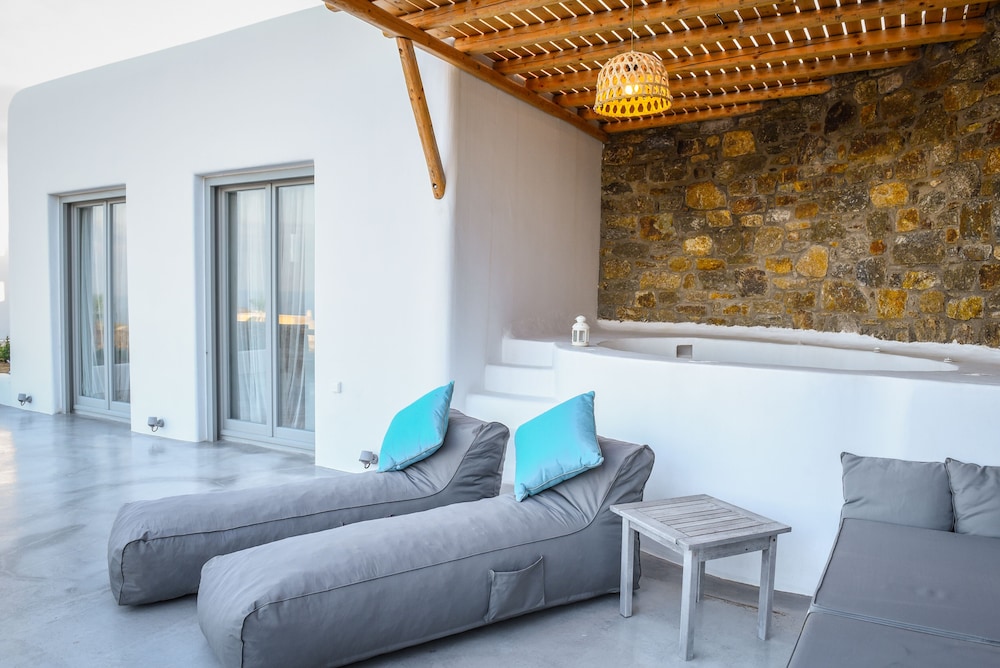 Myconian Crown Suites