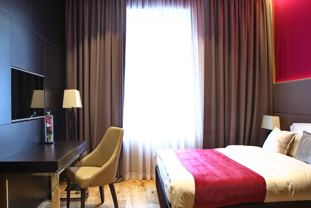 Maccani Luxury Suites