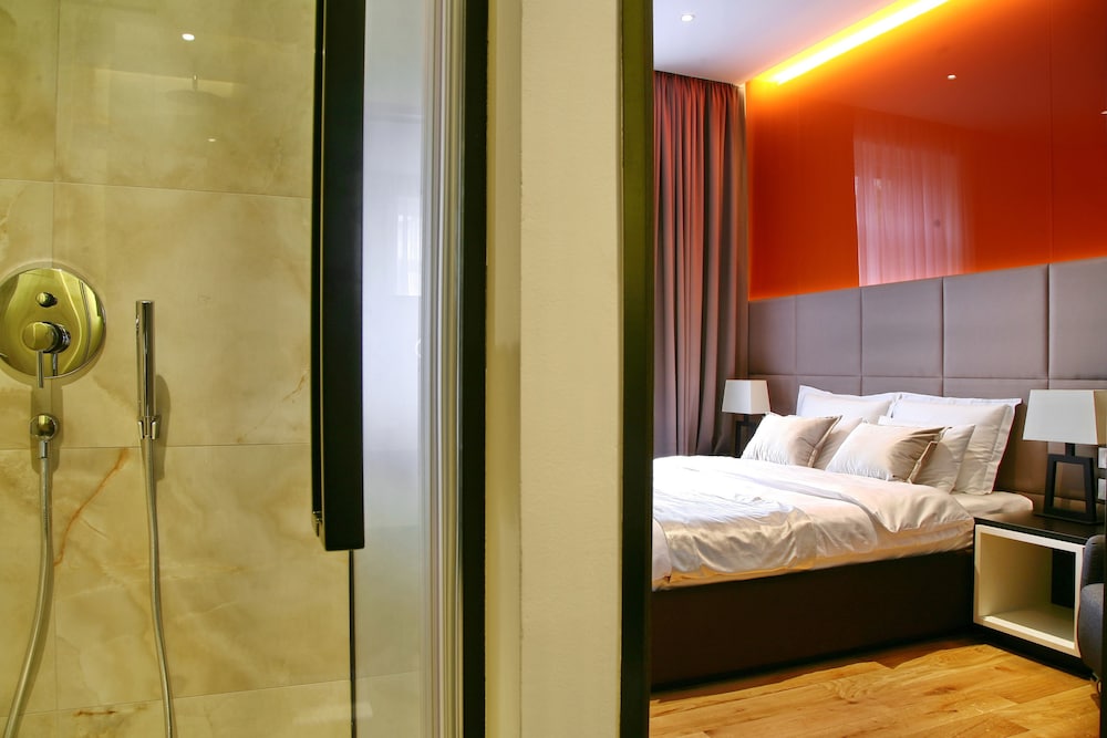 Maccani Luxury Suites