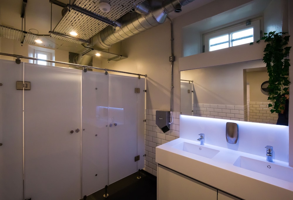 Code Pod Hostels - The Court