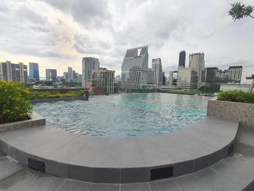 The Quart Ruamrudee by UHG