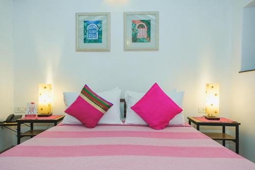 Bougainvillea Granpa''s Inn