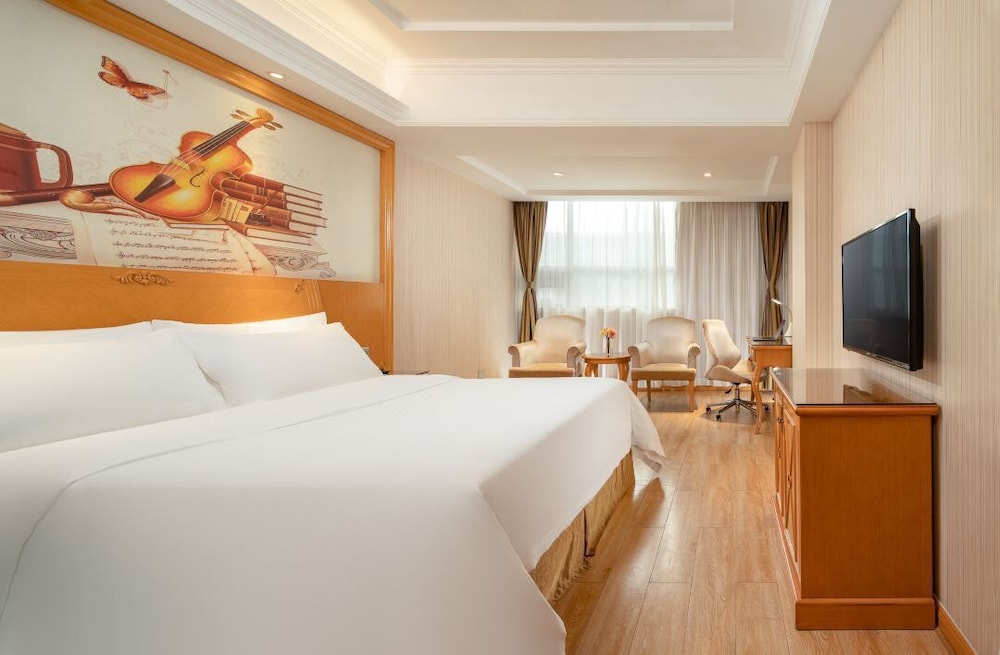 Vienna Hotel Shenzhen Fuyong Subway Station