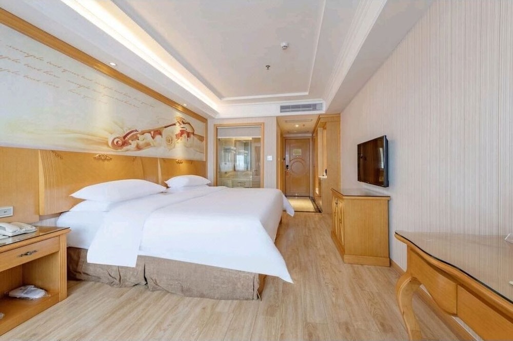 Vienna Hotel Shenzhen Fuyong Subway Station