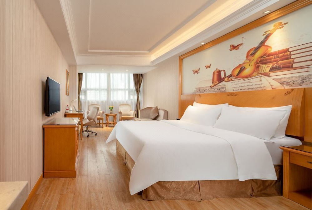 Vienna Hotel Shenzhen Fuyong Subway Station