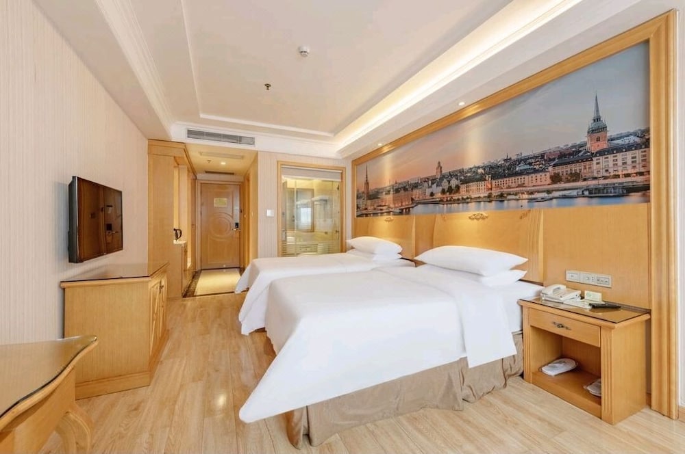 Vienna Hotel Shenzhen Fuyong Subway Station