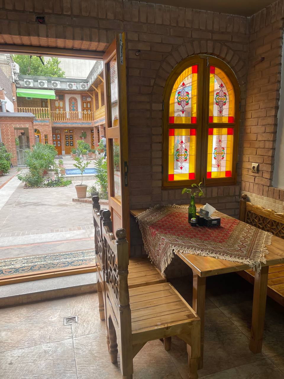 هتل تخت جمشید