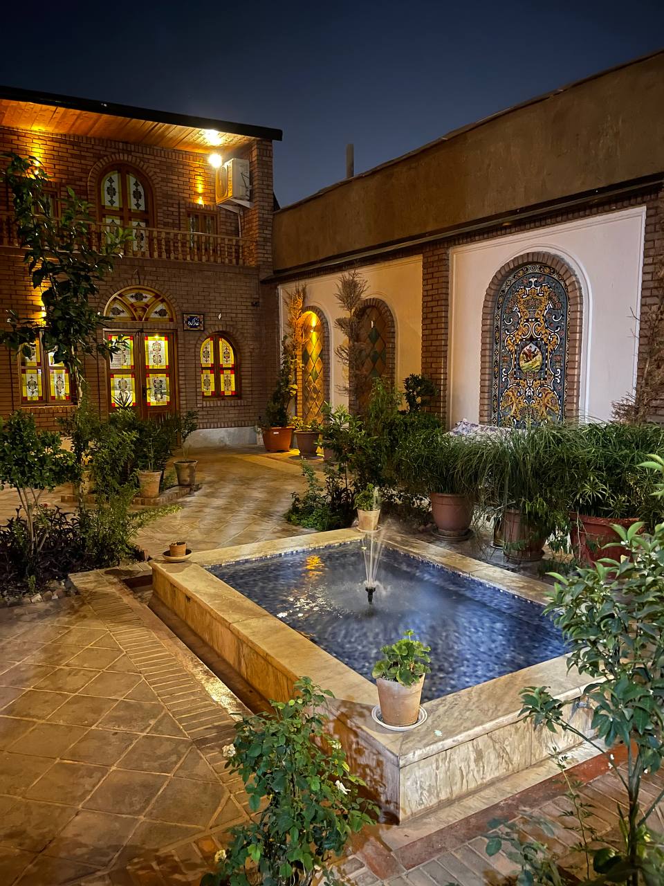 هتل تخت جمشید