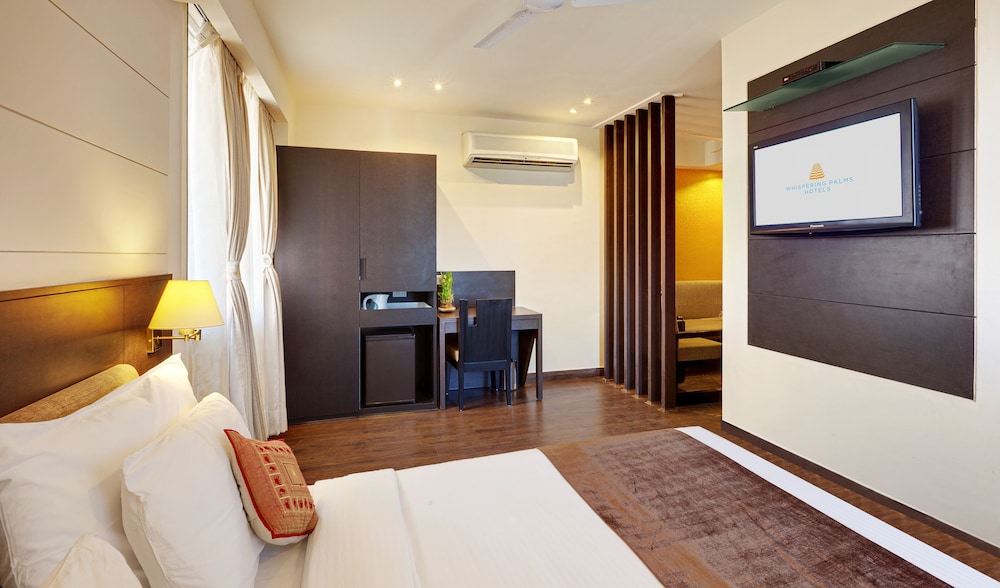 Whispering Palms Hotel