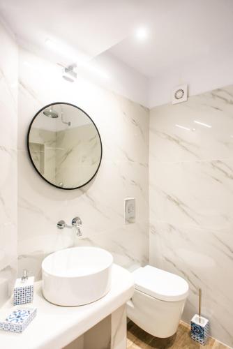 The Corfos Hills House