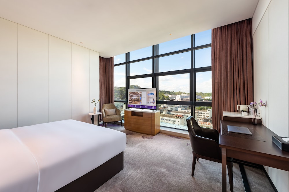 Mercure Shenzhen Pinghu