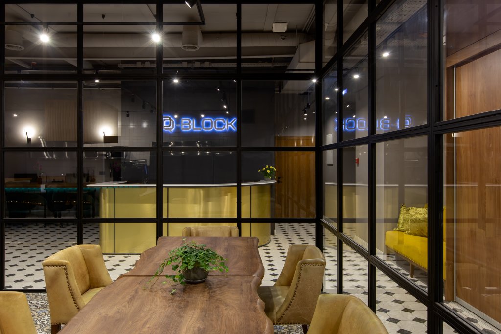 Q-Block Capsule Hotel