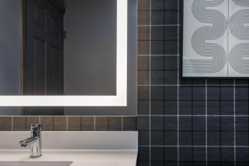 Ardsley Acres Hotel Court