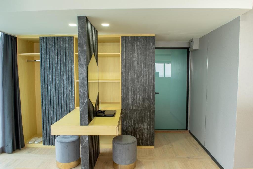 Clarks Exotica Kamadhoo Maldives