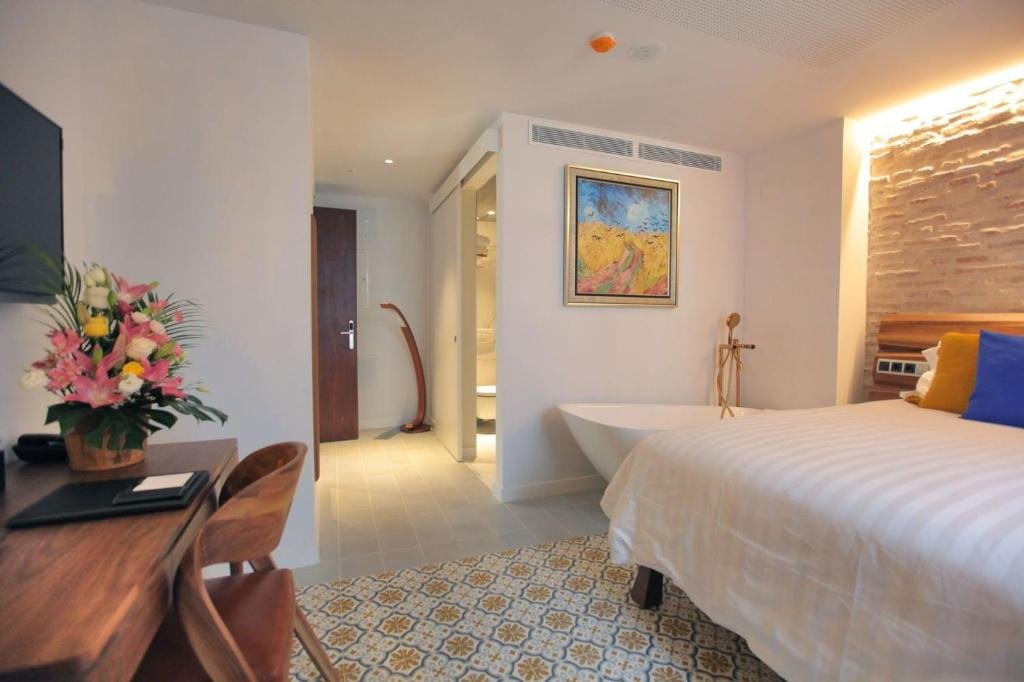 Anahita Boutique Hotel