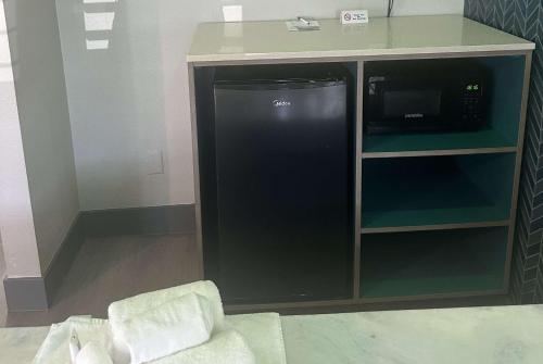 Super 8 by Wyndham Oceanside Downtown