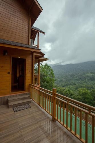 Eterno Camellia and Elettaria