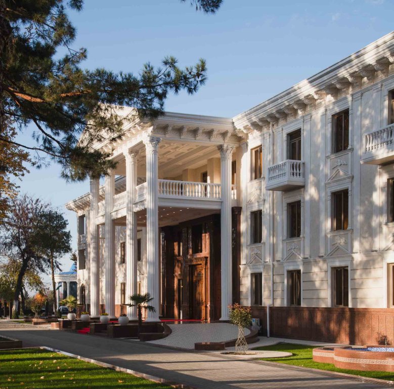 Zarafshon Parkside Hotel