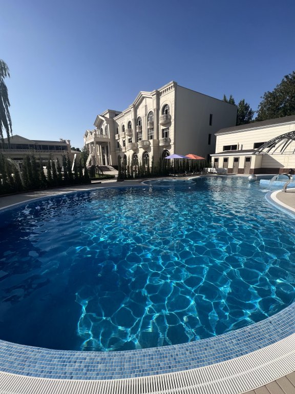 Zarafshon Parkside Hotel