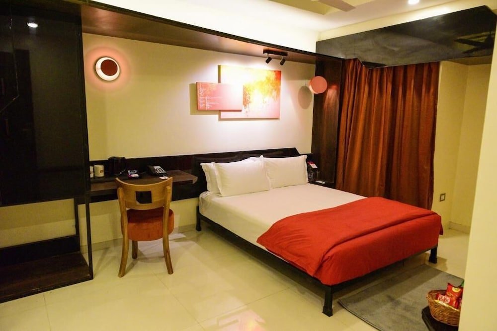 Little Mastiff Moshi by OTHPL