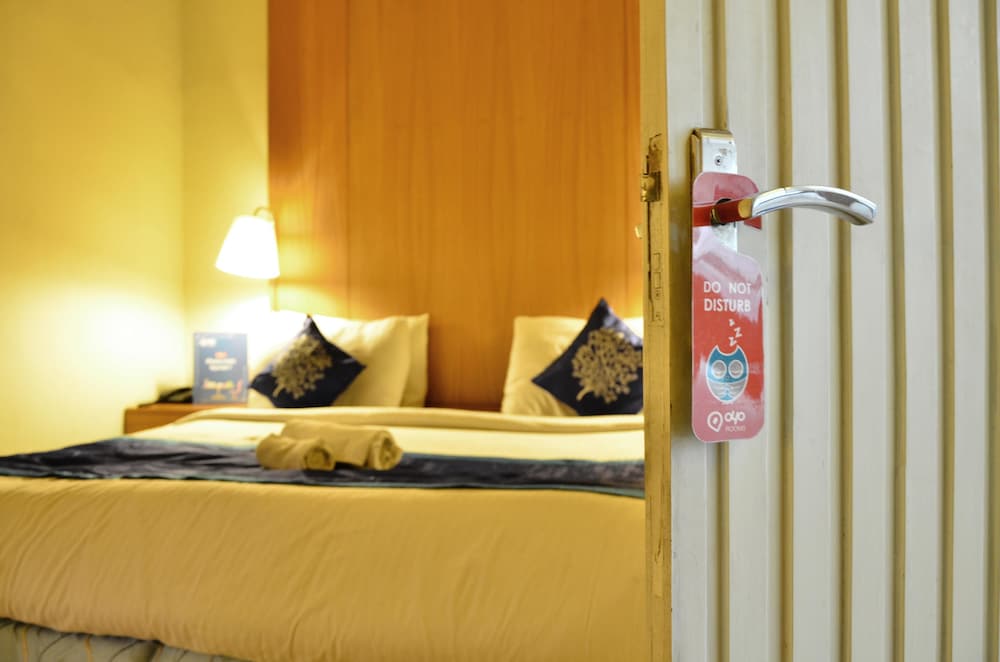 Hotel Gem 92 Residency