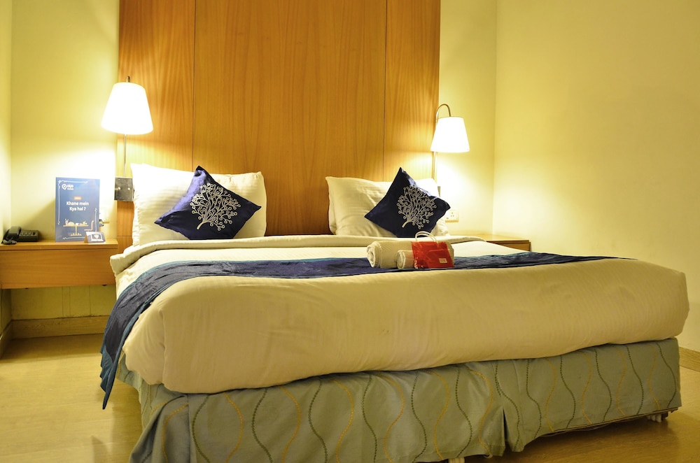 Hotel Gem 92 Residency