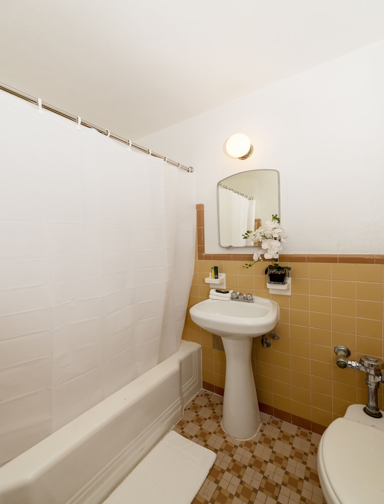 Norman s Hotel and Dining