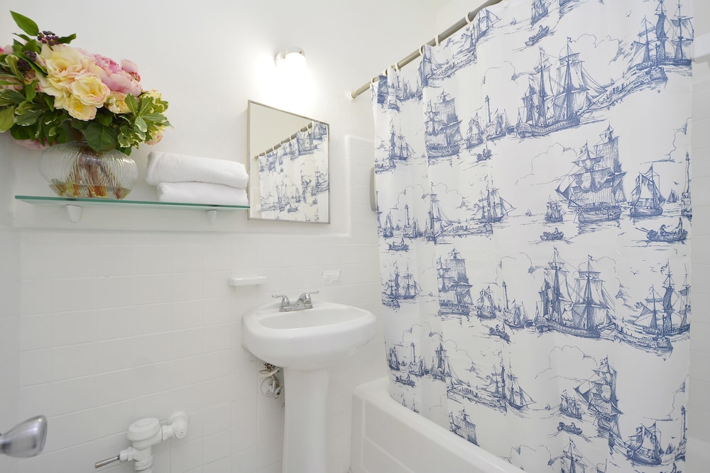 South Beach Rooms and Hostel