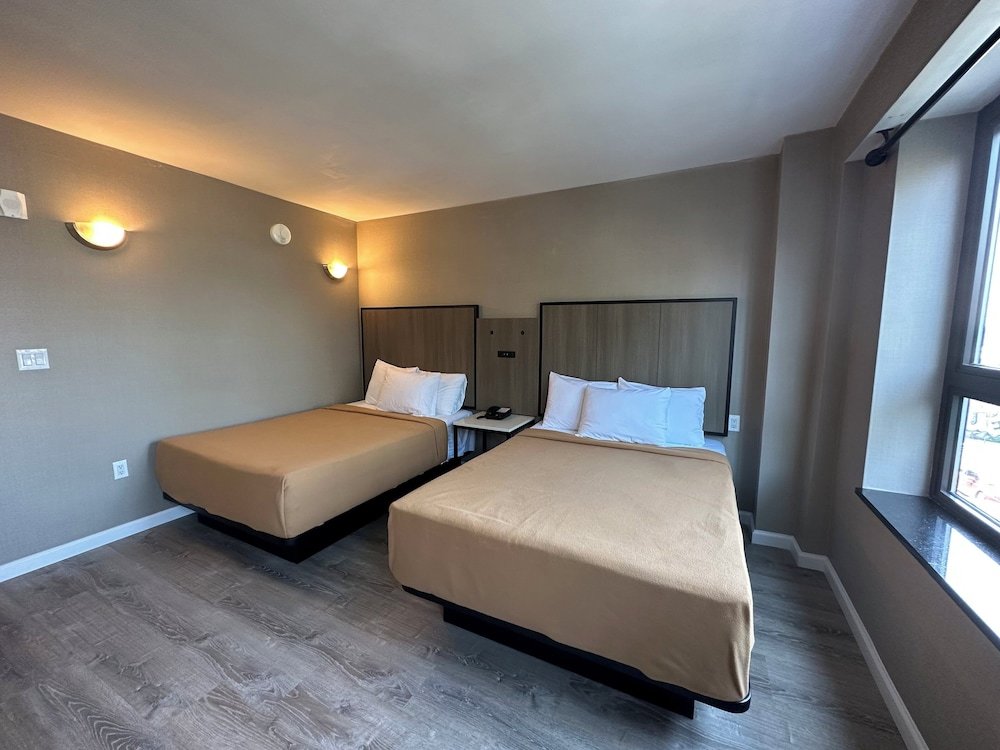 Regal Inn & Suites