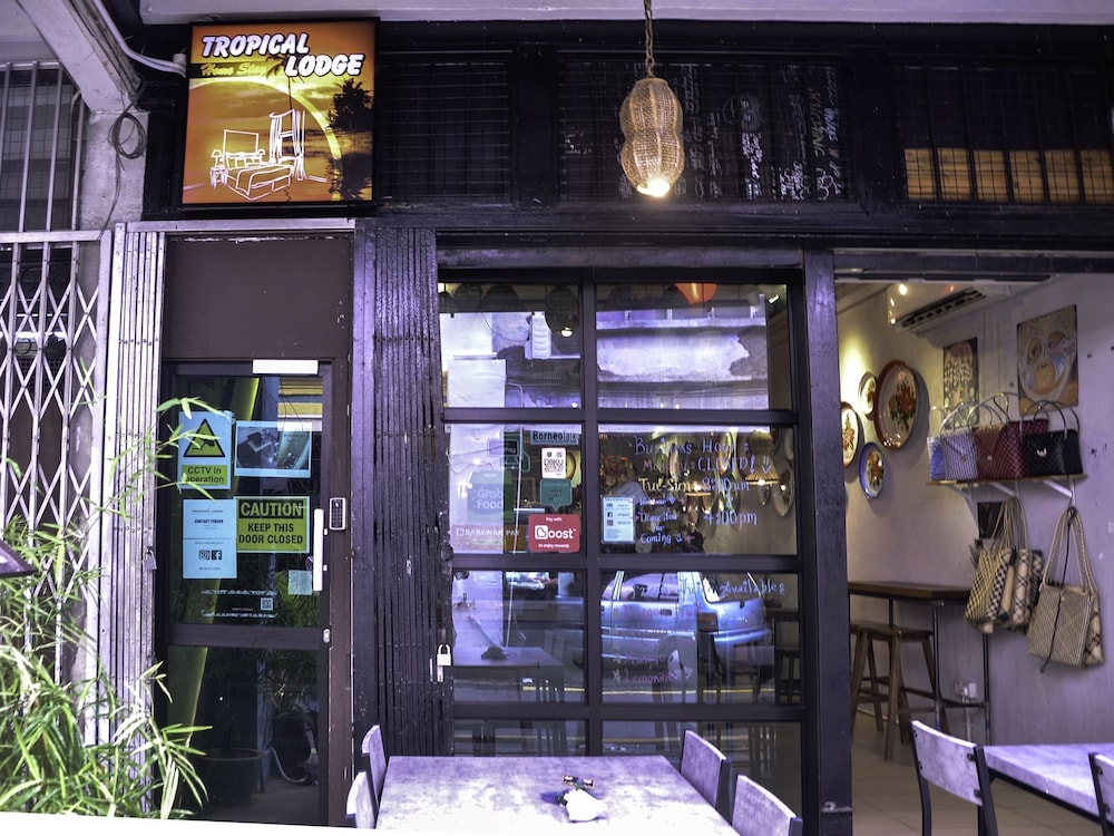 Spot On 89929 Tropical Lodge