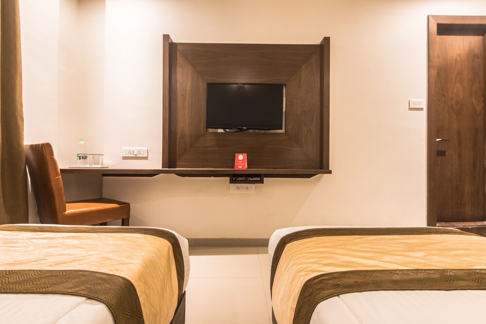 FabHotel Empire Suites Mumbai Airport by OYO Rooms