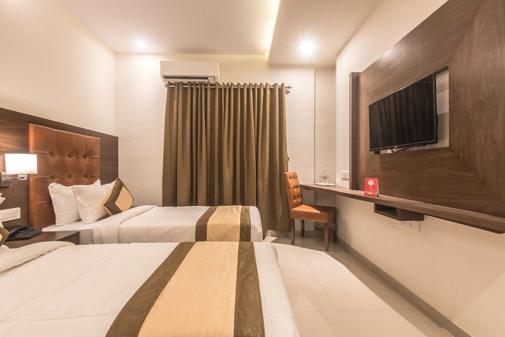 FabHotel Empire Suites Mumbai Airport by OYO Rooms