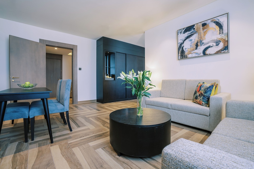 Khalidia Palace Hotel Dubai by Mourouj Gloria