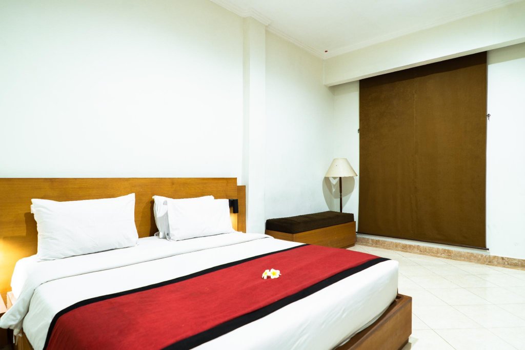 SUPER OYO Townhouse Oak Maxi Hotel Legian