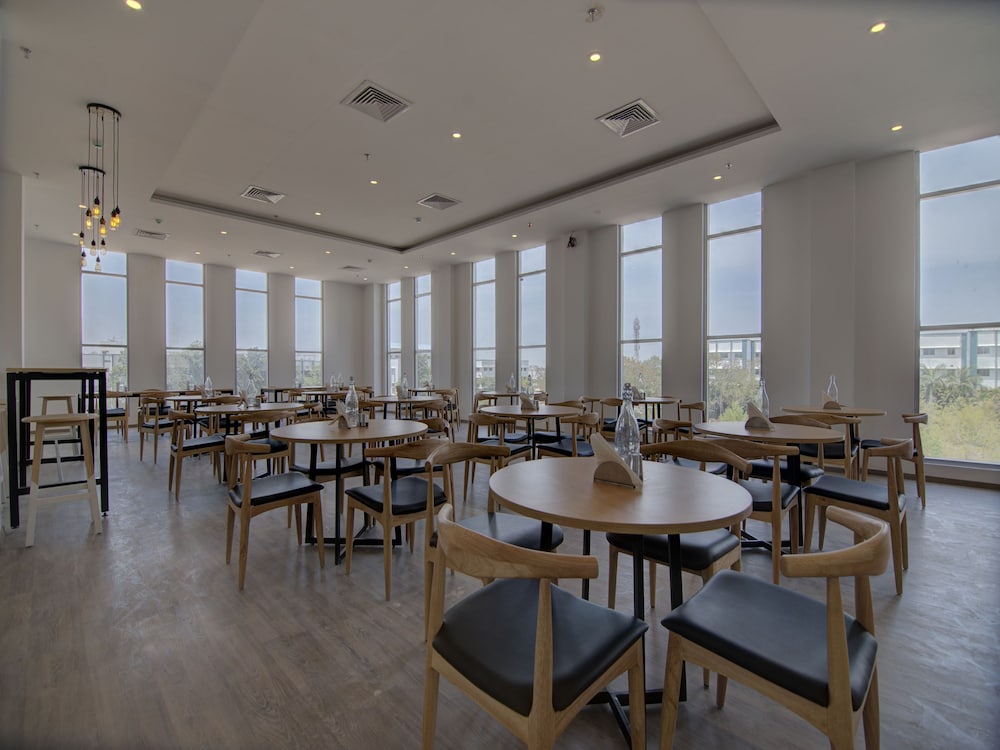 OYO Townhouse 100 Somani TC