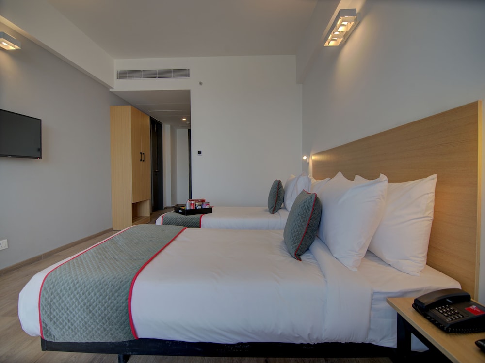 OYO Townhouse 100 Somani TC