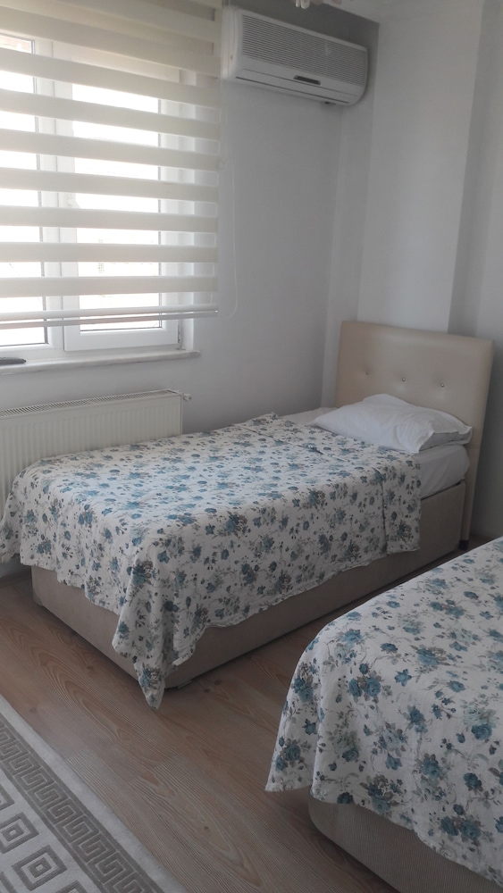 Karabina Eylül Aparts