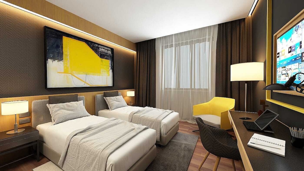 Maccani Black Luxury Suites