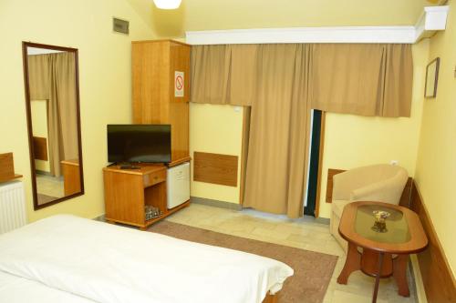 Prenocište i Cafe Passage