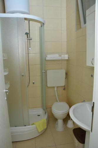 Prenocište i Cafe Passage