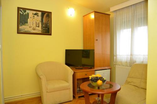 Prenocište i Cafe Passage